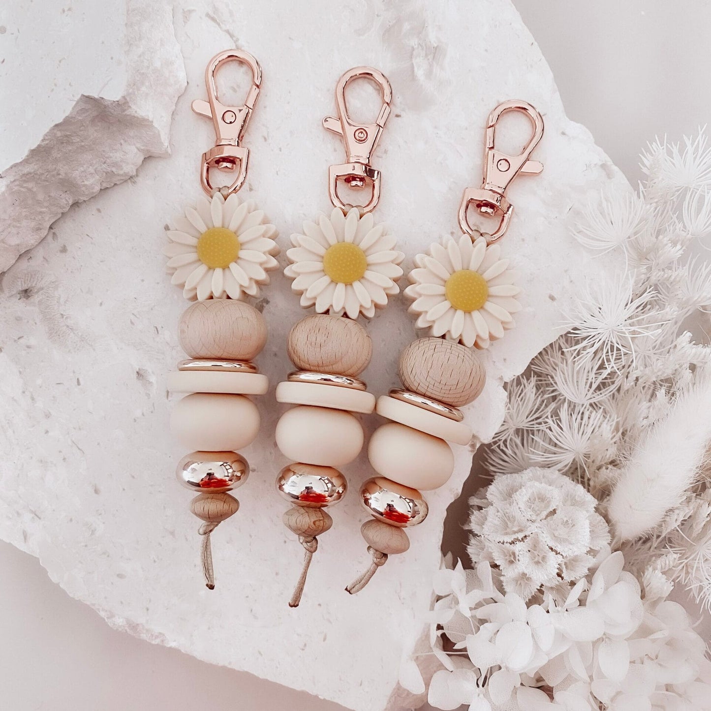 Lazy Daisy | Creamy Beige Keychain